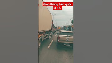 Xe đông nối đuôi dài trên quốc lộ 1A khu vực quận Bình Tân thành phố Hồ Chí Minh.
