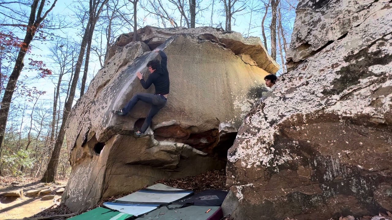 The Wave (V6) - Stonefort/LRC Bouldering
