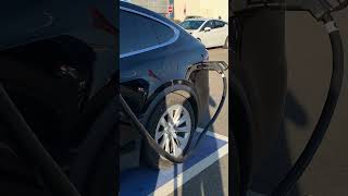 Tesla и европейские зарядки: один переходник решает всё #tesla #зарядкаэлектромобиля