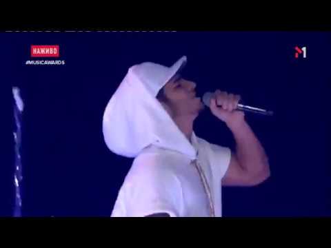 Tonton Тина Кароль и Никита Ломакин - Дикая вода (M1 Music Awards 2017) di YouTube