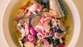 Как засолить скумбрию в домашних условиях?(Нежная, ароматная скумбрия по домашнему рецепту придется по вкусу всем вашим домочадцам ведь ее можно испо..., 2014-02-08T17:37:19.000Z)