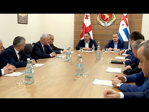 შს მინისტრმა აჭარის პოლიციის დეპარტამენტის დანაყოფების ხელმძღვანელებთან სამუშაო თათბირი გამართა