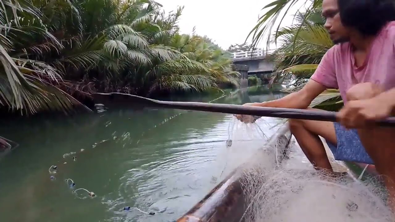 May Bagyong Parating Kaya Tiyaga Lang Muna 