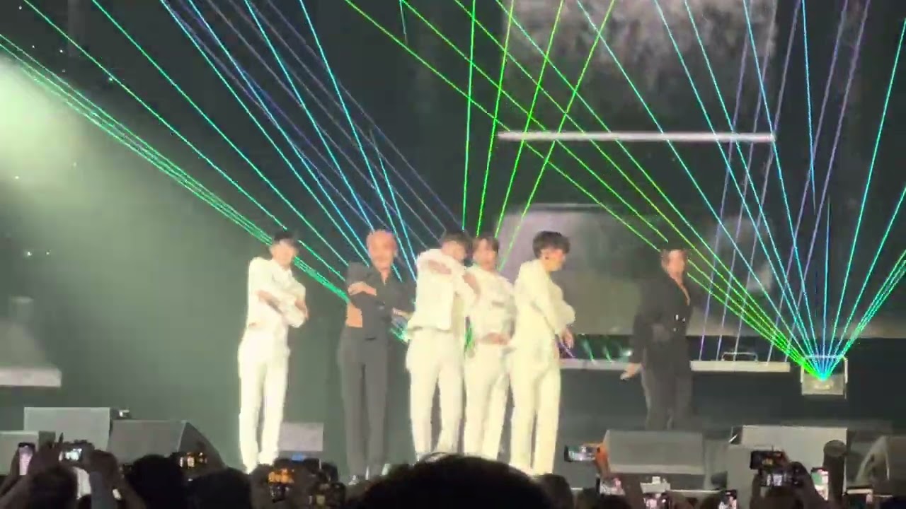 SF9 performing Now or Never at Hallyu Pop Fest 2022 in London 220710