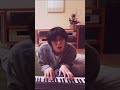 【藤井風】残酷な天使のテーゼをゴロゴロしながら歌う藤井風　#shorts #藤井風
