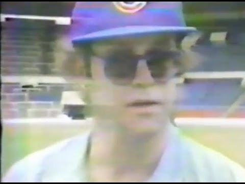 Sleduj 1984 ELTON JOHN interview re: LIVE AID Concert na YouTube Sleduj 1984 ELTON JOHN interview re: LIVE AID Concert na YouTube