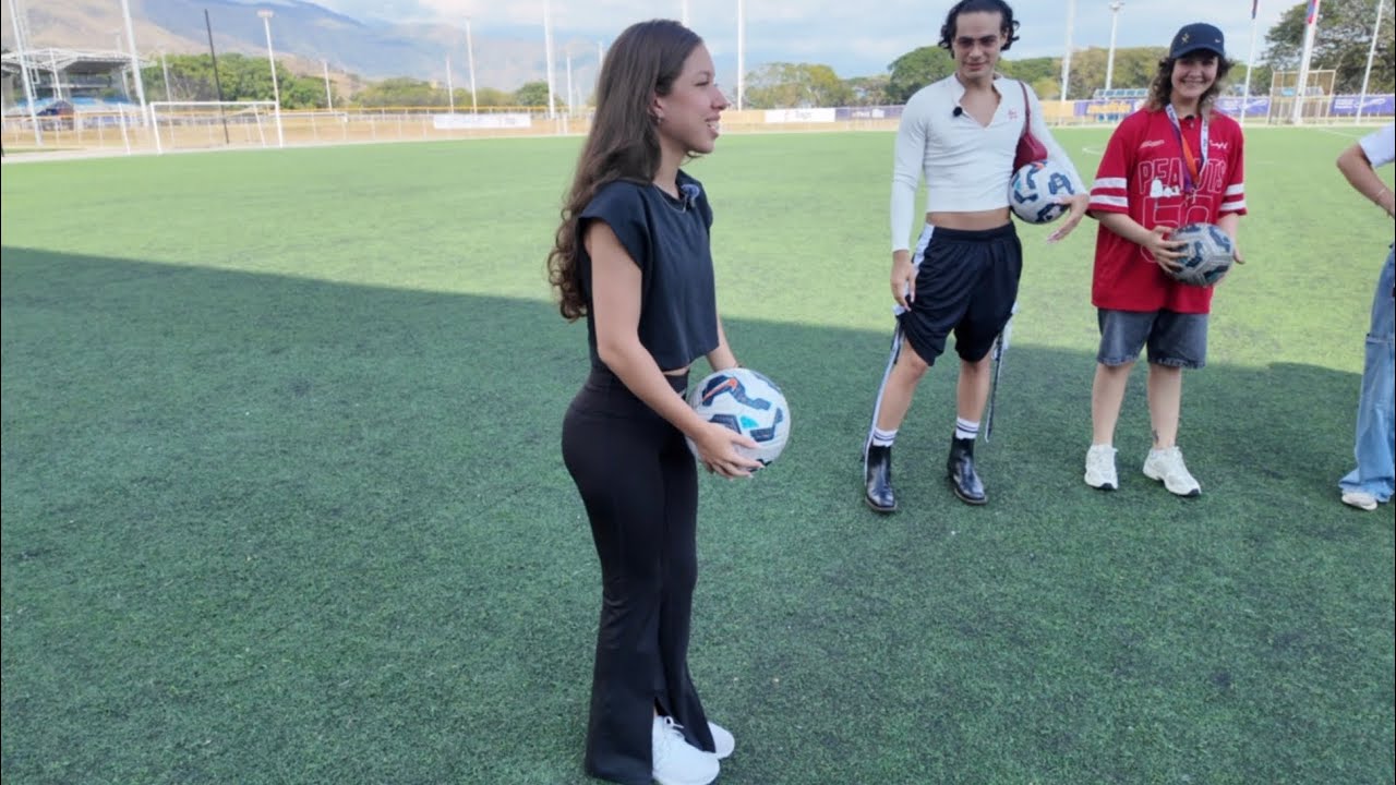 conocí a Deyna Castellanos, la entrevisté (en inglés) y me humillé jugando fútbol | vlogmas 