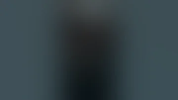 انت لوحدك في كفه 