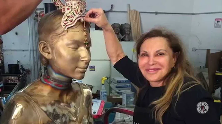 Moments in the making of Carole Feuerman bronze sc...