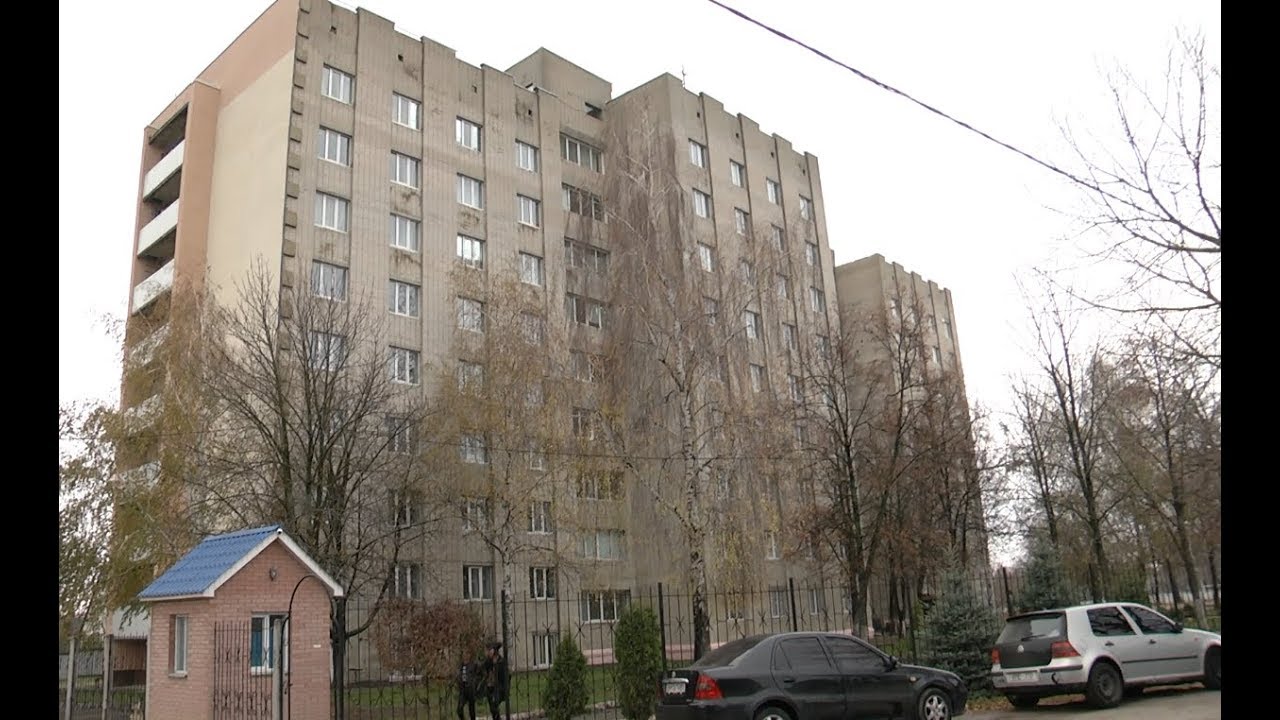 «Закуталась у ковдру, зав’язала очі і все..», -  студентка випала з 8-го поверху гуртожитку