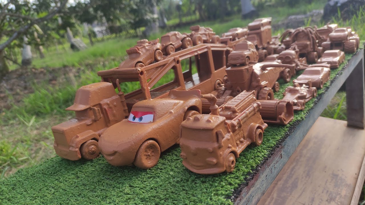 Clean up a lot of Disney cars & muddy toy car convoys