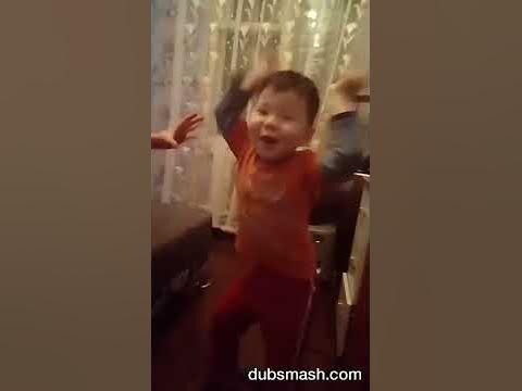 Малыш танцует - YouTube