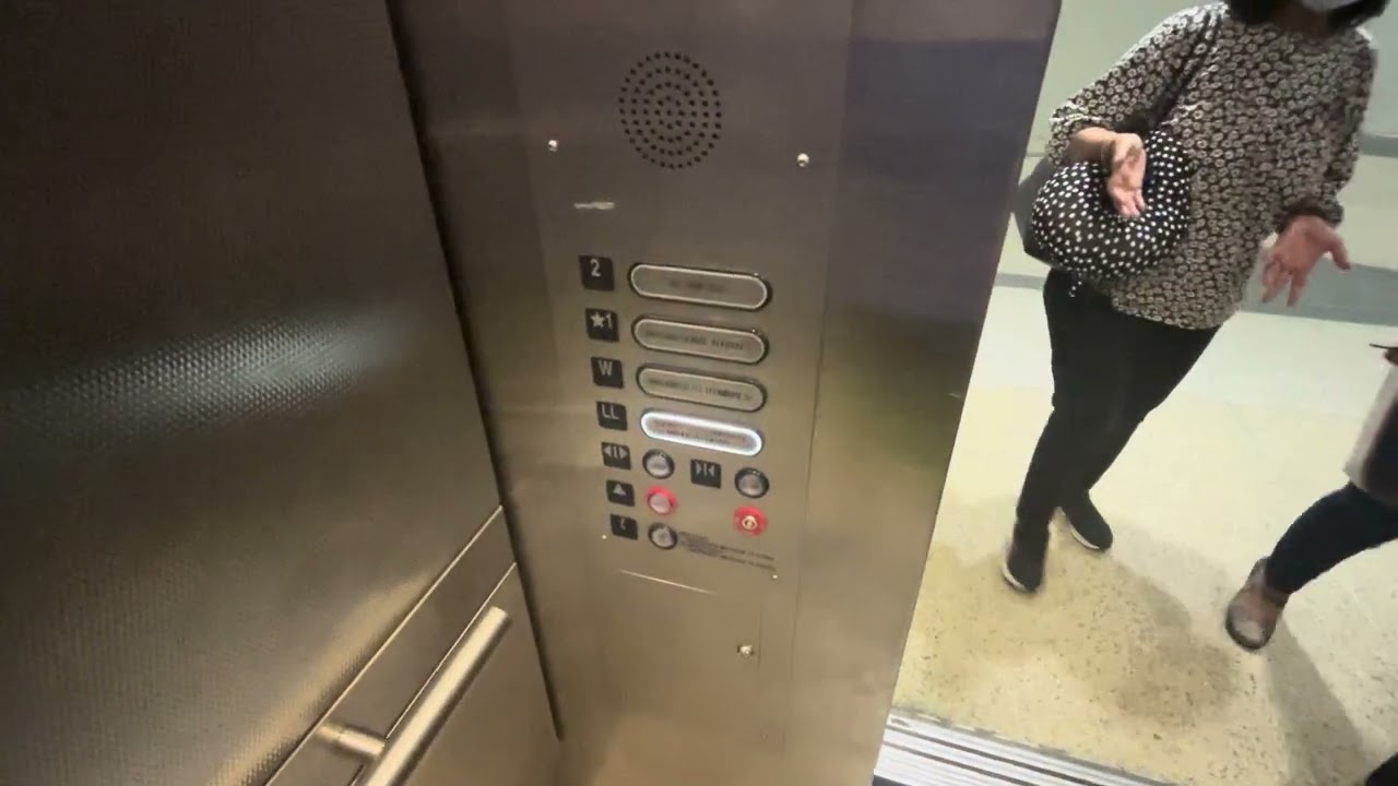 Unknown Hydraulic Elevator @ International Terminals, George Bush Airport, Houston TX