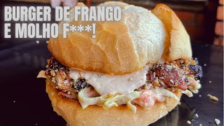 Sanduíche De Frango Na Empanado Na Churrasqueira 