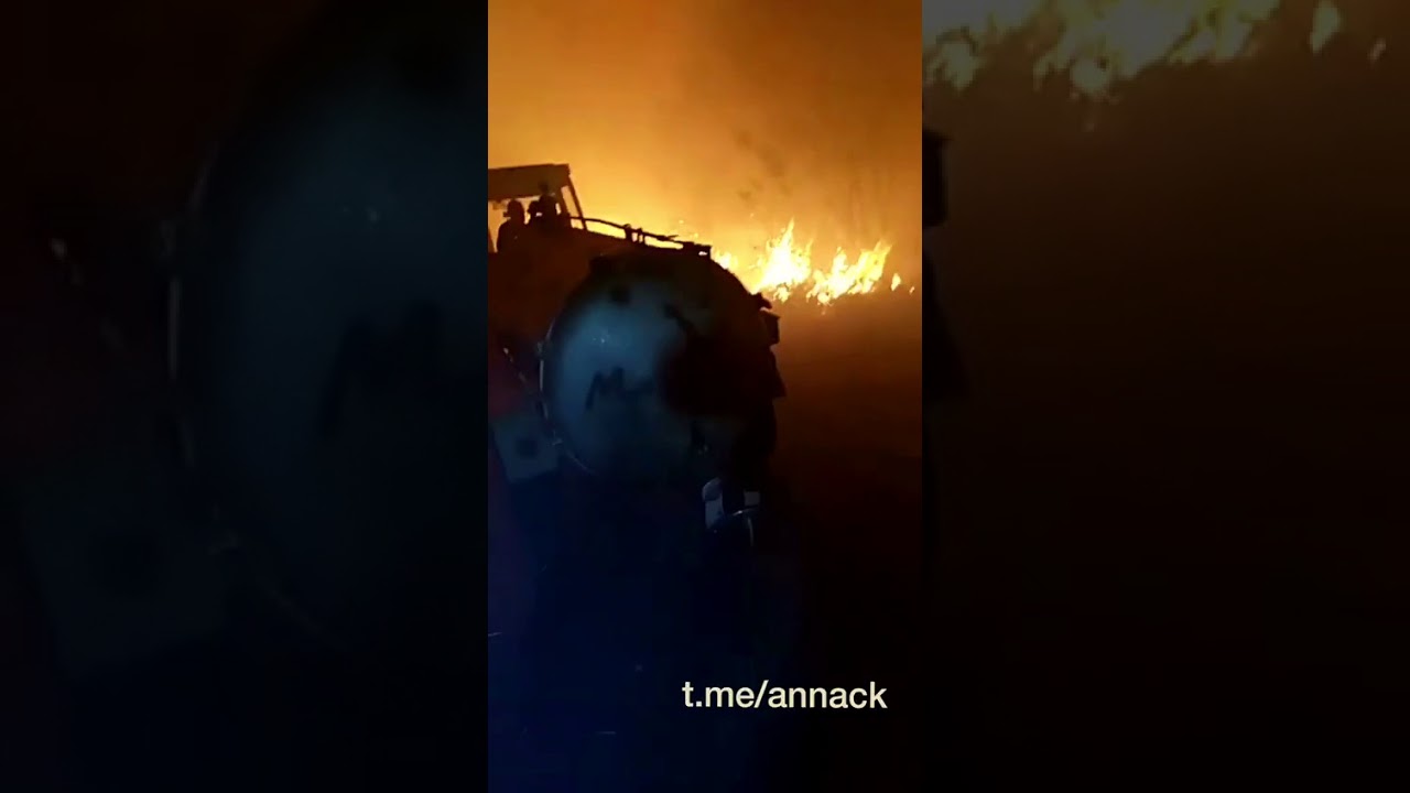Tractores apagando el incendio en galicia