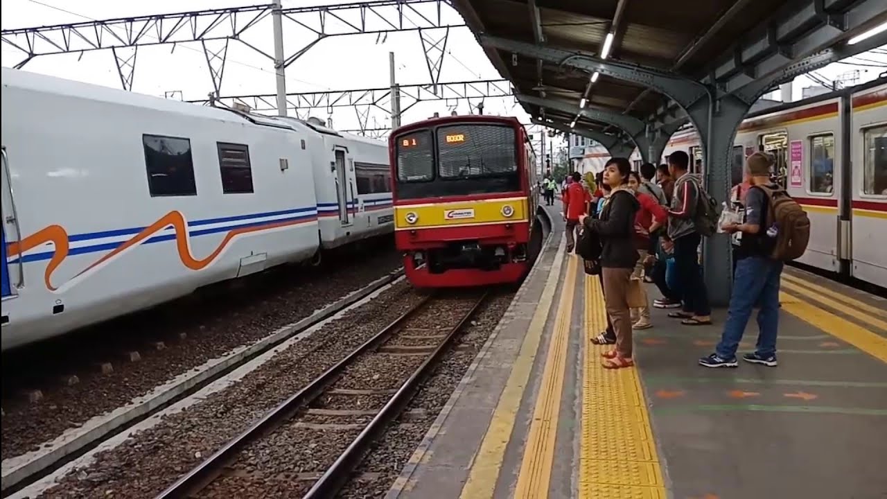 KOMPILASI KERETA KRL COMMUTER LINE TIBA DI STASIUN KOTA JAKARTA ...