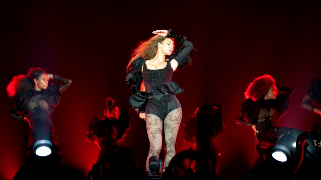 Beyoncé | Run the world (Mic Feed) [Studio Version at The Formation ...