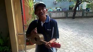 pengamen nyanyi lagu jambu alas dengan permainan kentrung skill dewa #part 1