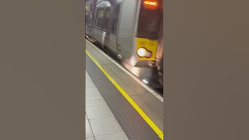 Heathrow express class 387 at Heathrow Terminal 2 &