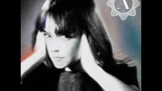05. LES COLLINES (NEVER LEAVE YOU) - UNE ENFANT DU SIECLE - 2010
