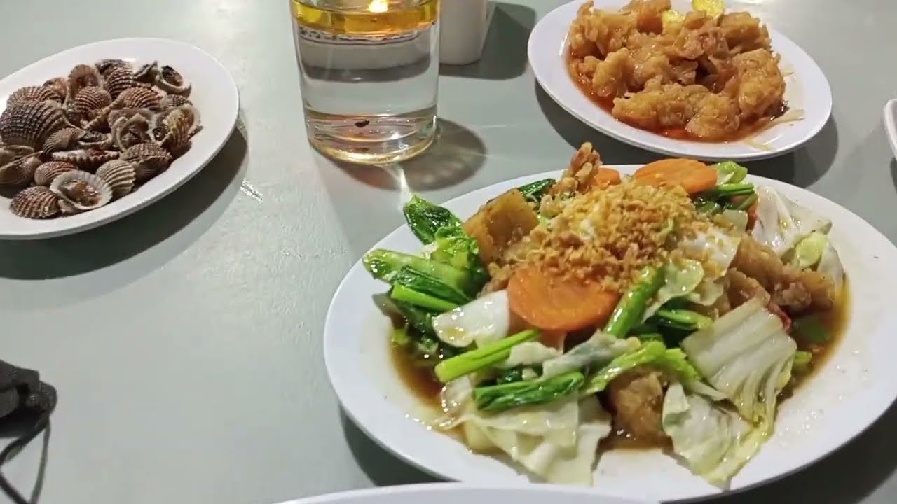 РЕКОМЕНДУЕМЫЕ МЕСТА С МОРЕПРОДУКТАМИ, КОТОРЫЕ ГОРЯЧИЕ, ВКУСНЫЕ, ДЕШЕВЫЕ И ОЧЕНЬ ШУМНЫЕ В ДЖОКЬЯКАРТЕ