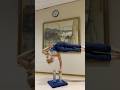 久しぶりの本番で可愛くメイクして動画撮ったんだけどガンダのお兄さんが横切っていきました笑本番中だったからしょうがない︎👍🏻 #coreworkout #rickmethod #倒立