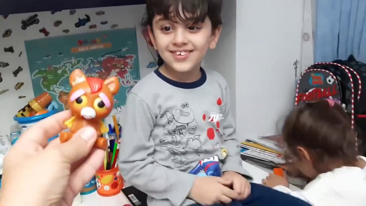 Annesi Efe'ye sürpriz yaptı beraber harika kum boyamalar yaptılar.