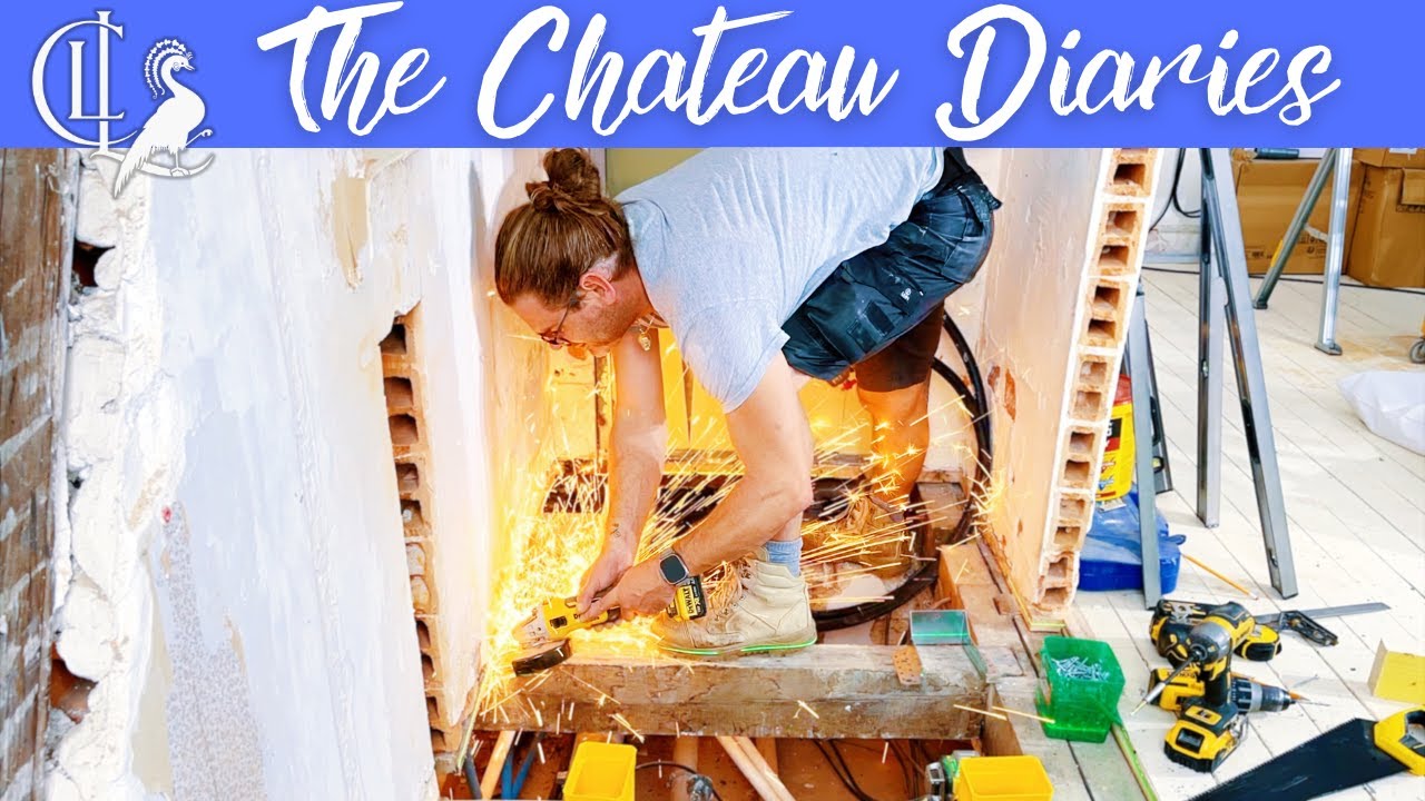 Осенний рабочий день в замке: ванная комната в спальне старого слуги получает укрепление! 🛠️🏰