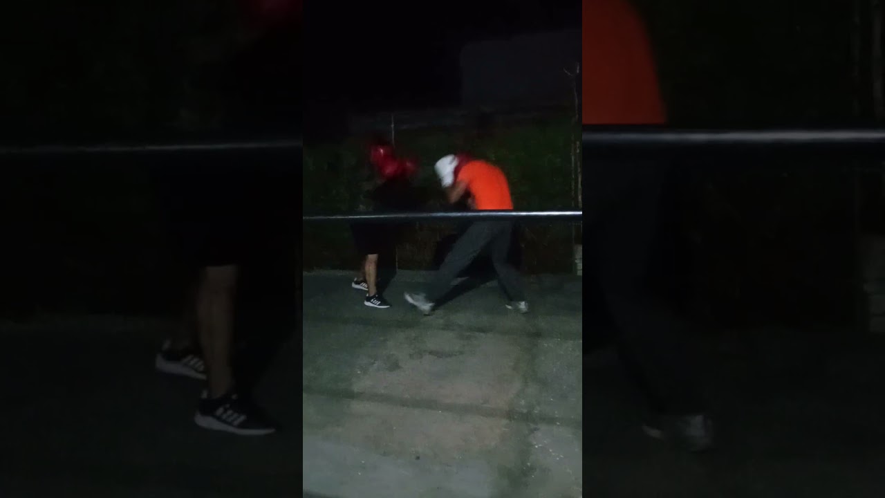 Menona sarricolea ( boxeador profesional)vsRené Quiroz ( boxeador Amateur)(campeón SNEBA sureste)R2