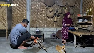 Download lagu hujan deras di kampung ,masak telur ceplok bumbu merah,makan bersama keluarga,masakan desa
