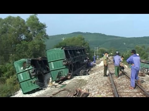 Video Thông tuyến đường sắt Bắc - Nam sau sự cố tàu chở đá... - youtube