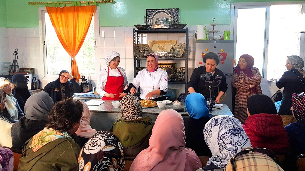 درس أطباق الضيافة مع الشيف و الاستاذة فدوى مراتب /أطباق بلادي المغرب198