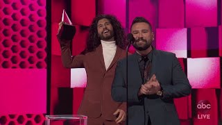 Dan + Shay with Justin Bieber Win Favorite Song - Country - The American Music Awards