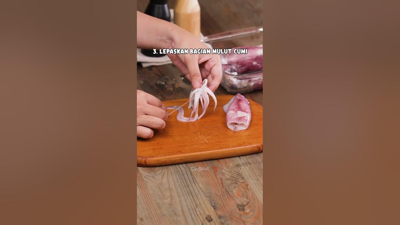 Cara membersihkan cumi-cumi sebelum masak yang wajib kamu tahu! #endeus #tipsdapur #tipsmasak