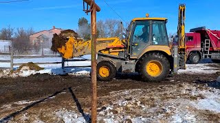 🚜ВЫВОЗИЛИ НАВОЗ НА ГЛАЗАХ ДОНОСЧИКОВ-СОСЕДЕЙ!😱ТЕЛОЧКА НЕ ВЫЖИВЕТ!🐕ГДЕ СОБАКА ?!