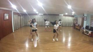 Download Lagu OH MY GIRL – ONE STEP, TWO STEPS (한 발짝 두 발짝) MP3