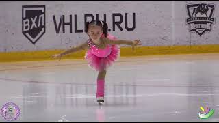 Фигурное катание. Дети. Алина Нурыева(4 года). Первые шаги.