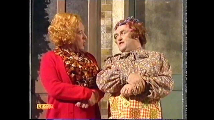 Les Dawson - Cissie & Ada - Chatting on the Doorstep