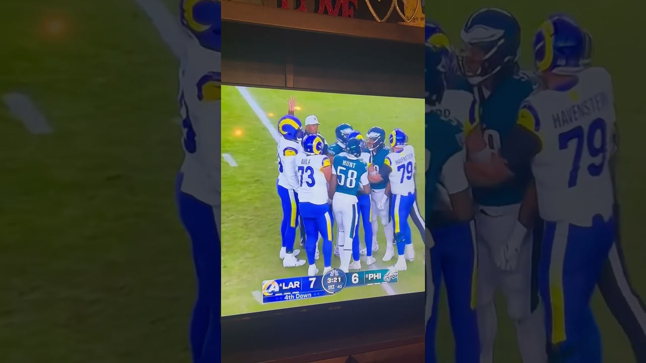 Jalen Carter and Nolan smith combine for the sack