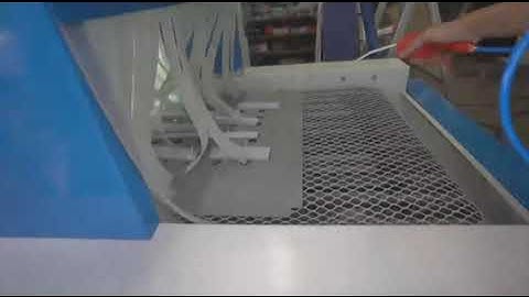 Automatic conveyor sandblasting machine for small parts