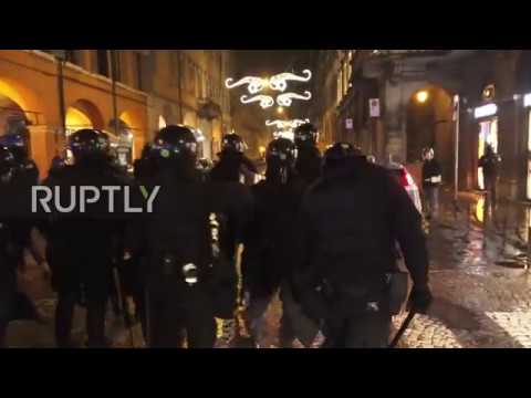 Italy: Police clash with anti-fascist protesters in Modena