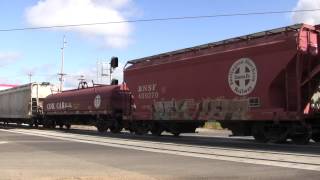 BNSF 5669 Leads A Mixed Freight @ Vancouver, WA w Canon HF11