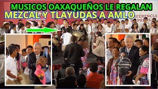 MUSICOS OAXAQUEÑOS LE LLEVARON MEZCAL Y TLAYUDAS A AMLO,  (ENTREGA DE INSTRUMENTOS)