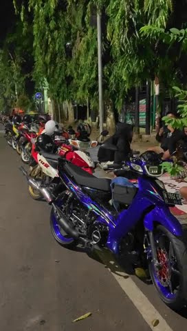 story wa 2stroke F1ZR jalan malming nongkrong depan museum probolinggo cover DJ barat thailand 2022