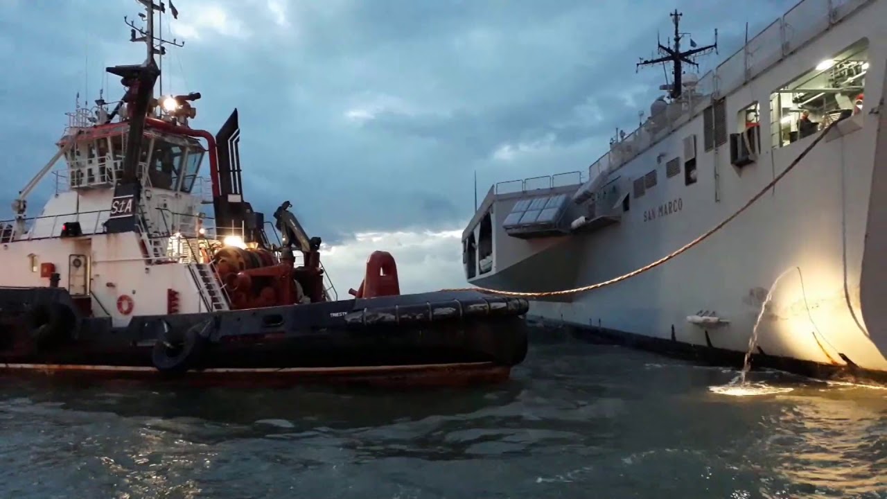 Nave San Marco -  rottura cima di poppa (minuto 2,17)