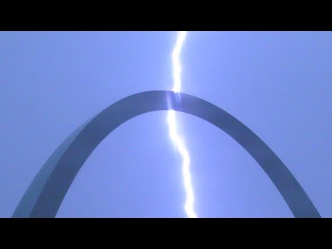 Close lightning strikes in St. Louis - August 28, 2022