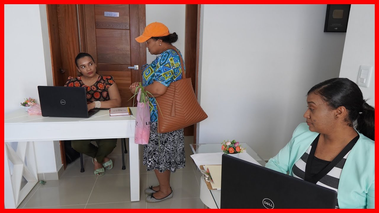 Secretaria humilla a esta señora sin ella saber quien era en realidad