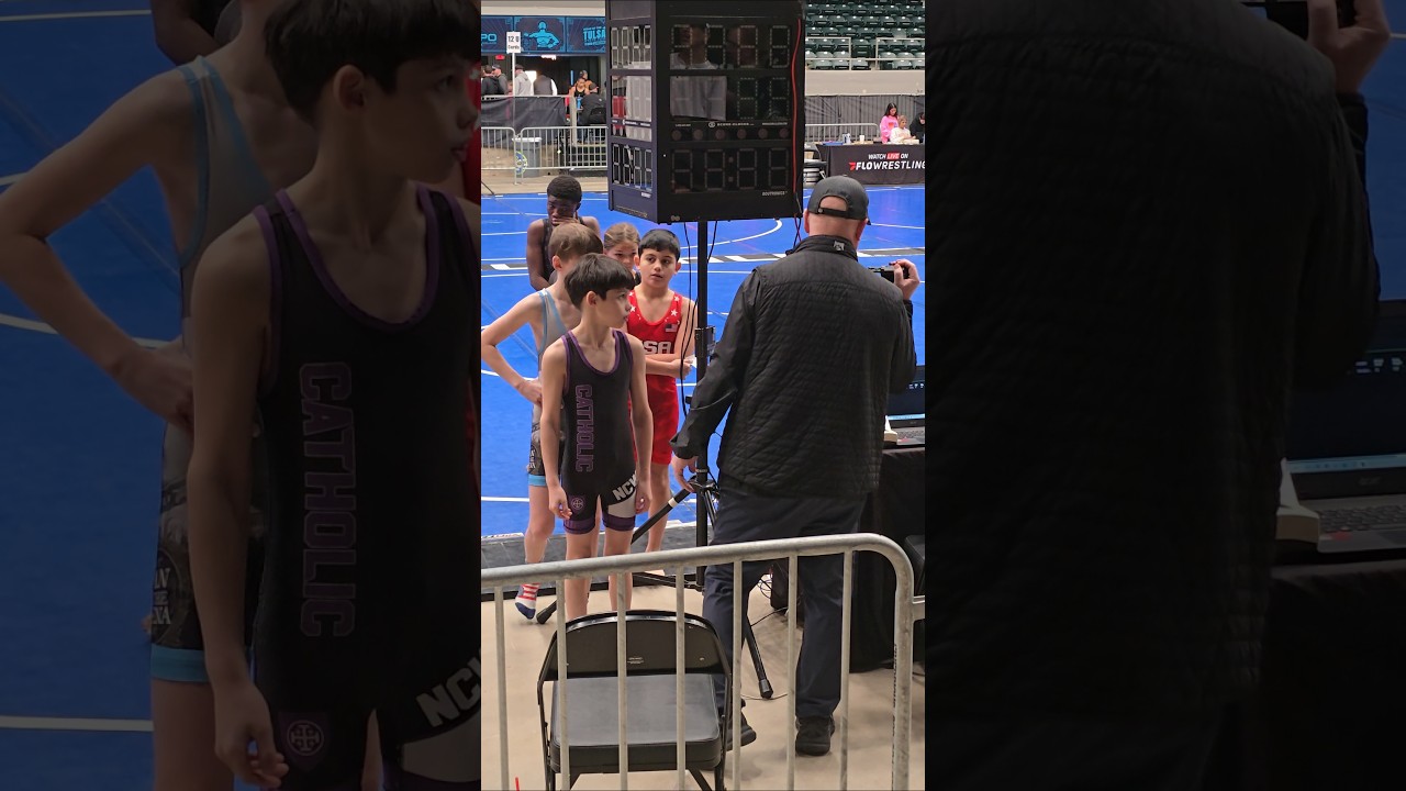 Эли из Tulsa Nationals прошел взвешивание и готов к бою. 