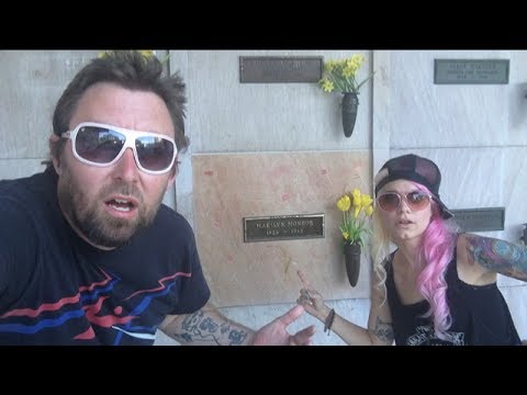 TheDailyWoo - 683 (5/15/14) The Marilyn Monroe Crypt