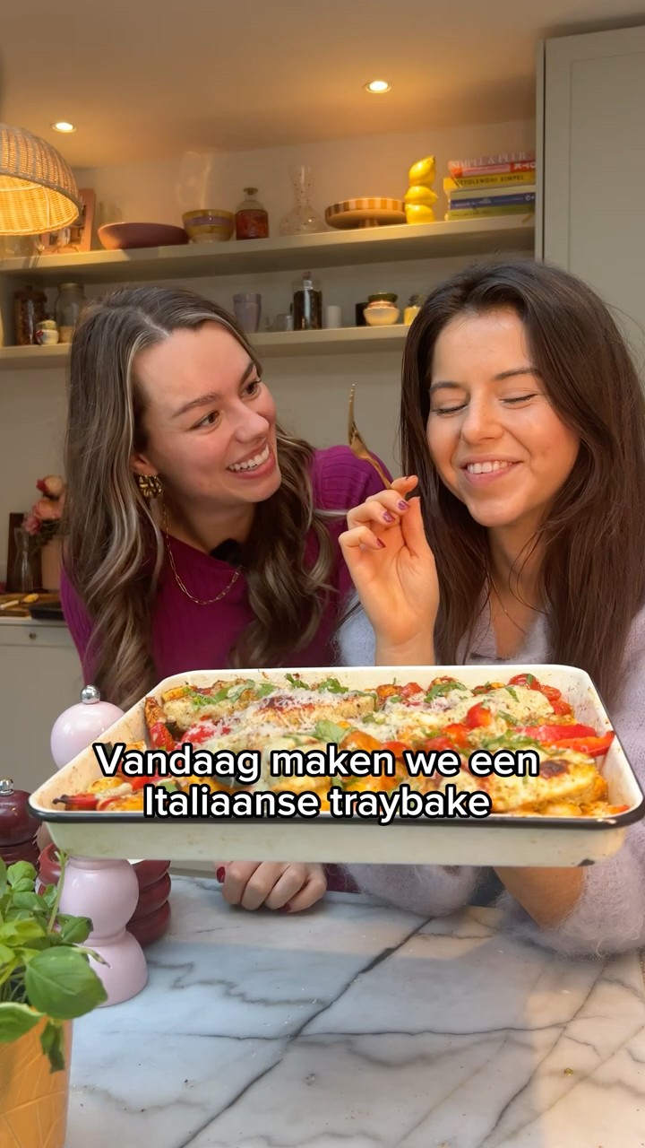 Snelle kip-pesto traybake met gnocchi | De alles in één ovenschaal ...